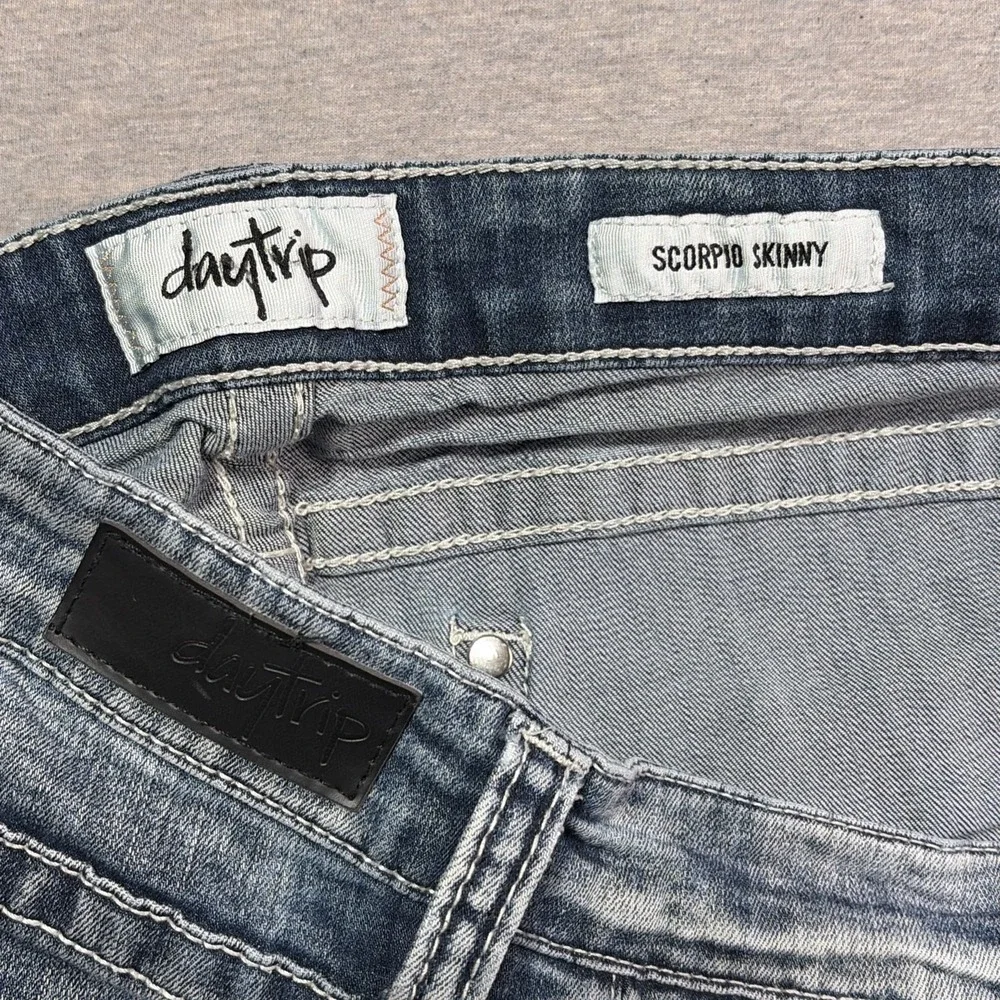 Daytrip‎ Scorpio Skinny Jeans Size 32L Medium Wash Whiskers Stretch actual 34x33